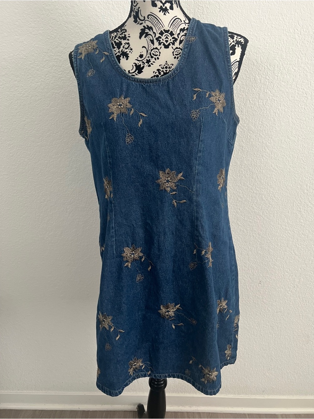 JNY Sport Embroidered Floral Denim Shift Dress Large Sleeveless Jean Dress